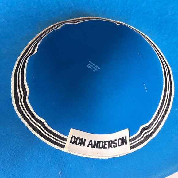 Blue Feathered Vintage Hat, 100% Wool Electric Blue With Esqusite Feather Detail - Picture 6 of 7